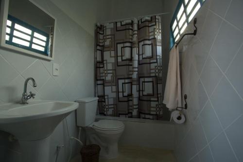 伊塔乌纳斯维拉曼迪旅馆的一间浴室