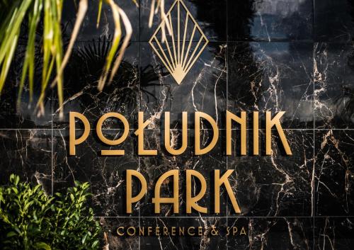 斯塔加德什切青POŁUDNIK PARK Boutique Hotel Conference&SPA的读过马球思维公园的标志