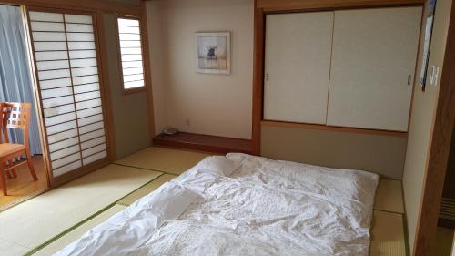 Tsushima Dae-A Hotel客房内的一张或多张床位