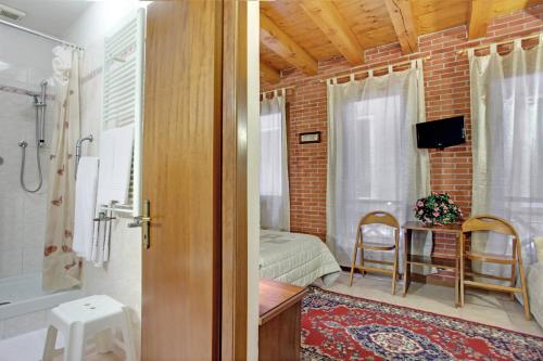 罗坎达戴尔阿克酒店的一间浴室