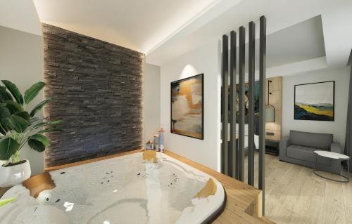 锡德Side Zeugma Hotel - Adult Only 16 Plus的砖墙客房内的浴缸