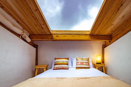 Llama Cabins Ilinizas Sur客房内的一张或多张床位