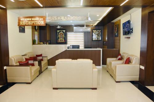 Sri Aswin Grand酒廊或酒吧区