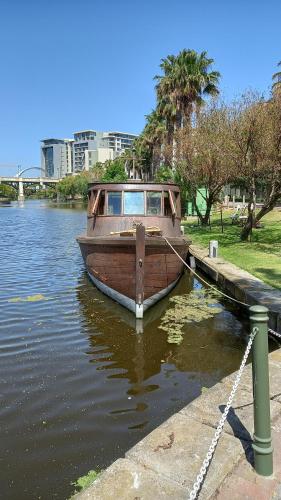 开普敦ALTAIR . Wooden Boat . Cape Town的相册照片