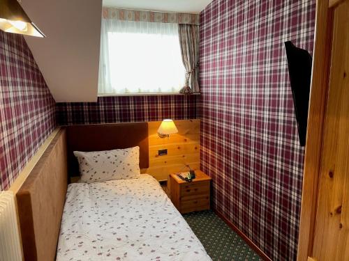 苏切尔斯俱乐部酒店客房内的一张或多张床位