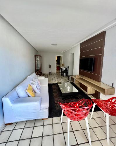 Apartamento Completo na Ponta Verde (3 quartos) - 2 quadras da Praia的休息区