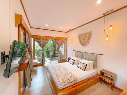 吉利阿尔Villa Casa Koko的一间卧室配有一张床和一台平面电视