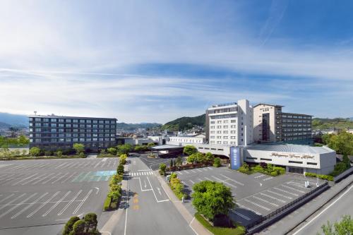 高山Hida Takayama Onsen Takayama Green Hotel的城市空中景观和建筑