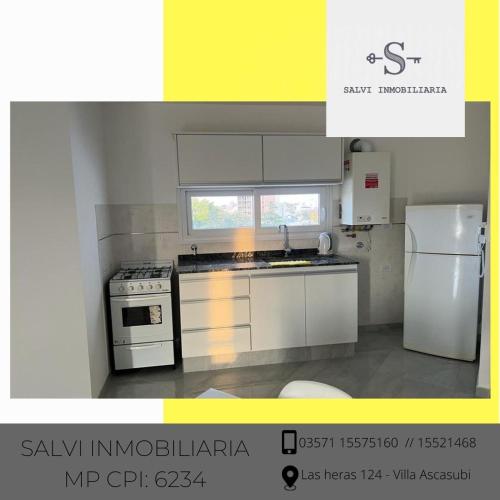里奥特尔塞罗SALVI 4 - Rio Tercero的厨房配有白色炉灶和冰箱。