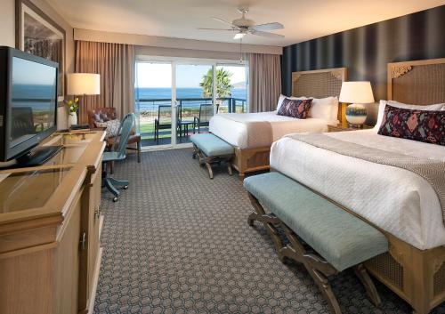 皮斯莫比奇斯百戈拉斯旅馆的酒店客房设有两张床和一台平面电视。