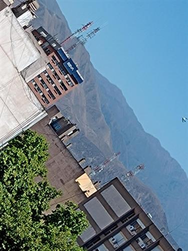 门多萨Mendoza Apartment的享有山景,拥有建筑