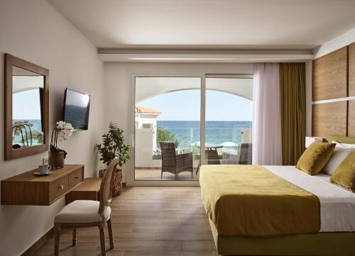 基普塞利斯特法尼亚公寓的酒店客房设有一张床,享有海景。