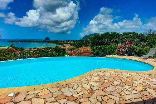 Villa Aloes: Vue mer et calme à 2 pas de la plage内部或周边的泳池
