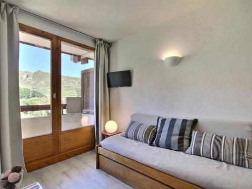 Appartement Plagne Soleil, 2 pièces, 4 personnes - FR-1-455-130的休息区