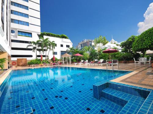 曼谷格蓝总统饭店内部或周边的泳池