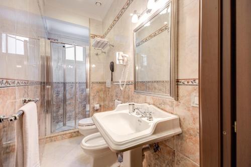 阿托黎斯酒店的一间浴室