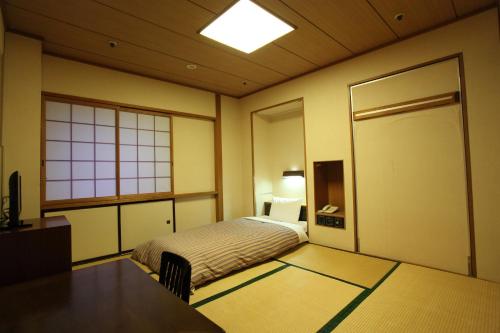 弘前公园酒店客房内的一张或多张床位