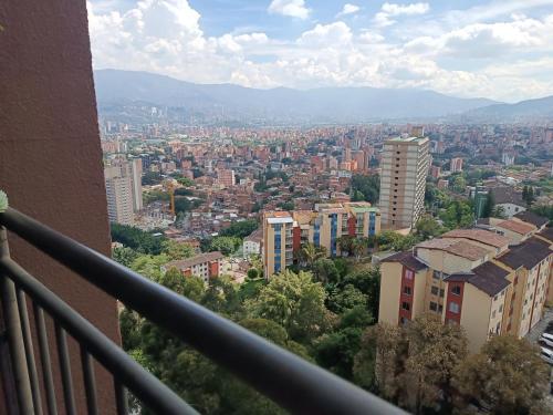 麦德林Apartamento con vistas a la ciudad (Penthouse) cerca al Estadio, al Boulevard de la 70 y la Avenida 80 (Casinos, restaurantes, malls y otros).的相册照片