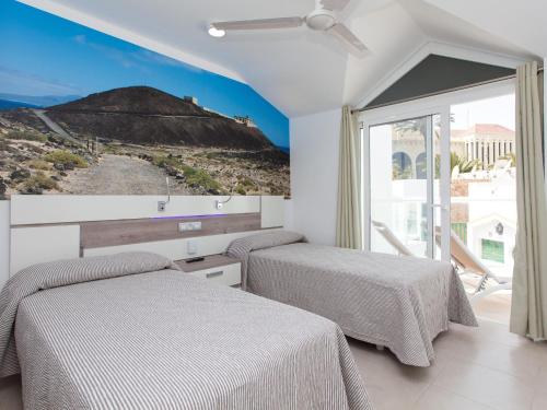 科拉雷侯Resort, Corralejo的山景客房的两张床
