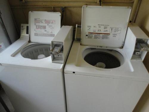 可可比奇Richard Arms Unit 12的两间洗衣机彼此相邻