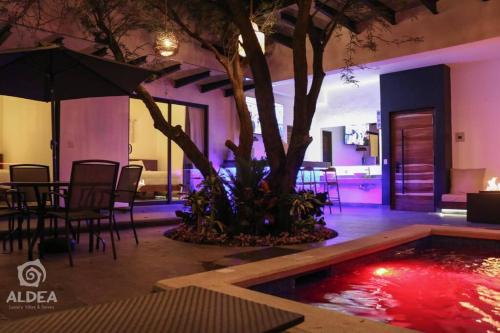 VILLA HUIZACHE ALBERCA PRIVADA+EXCLUSIVIDAD+LUJO内部或周边的泳池