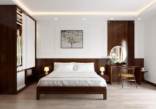 宁平Tamcoc Catalina Hotel的一间卧室配有一张大床和一张书桌