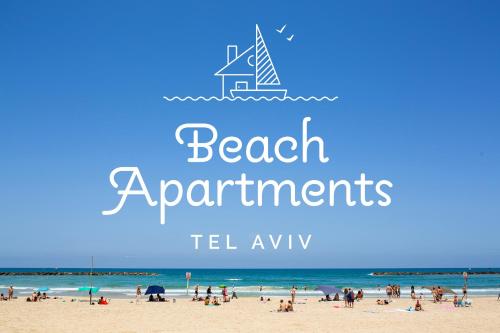 特拉维夫12 Shimon HaTzadik - By Beach Apartments TLV的一群人,在海边