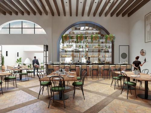 圣何塞德尔卡沃Tropicana Los Cabos的一间带桌椅的餐厅和一间酒吧