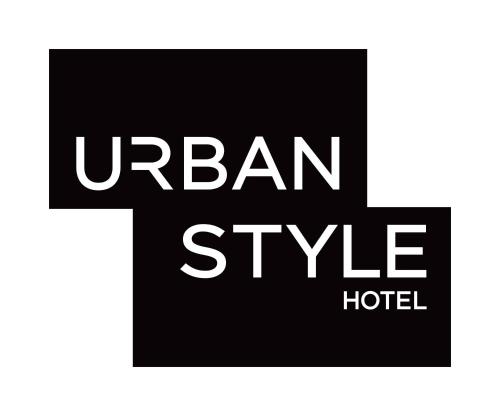 鲁西隆地区卡内Hôtel Les Sables - Urban Style - by Logis Hotels的城市风格酒店标牌