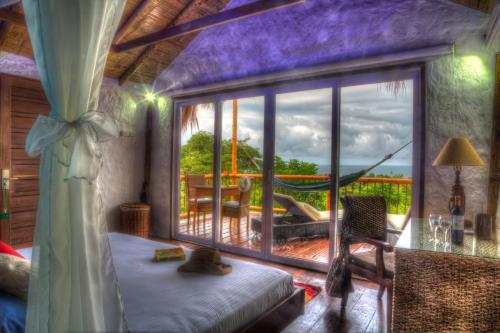 Villa Maria Tayrona, Jungle and Sea Experience客房内的一张或多张床位