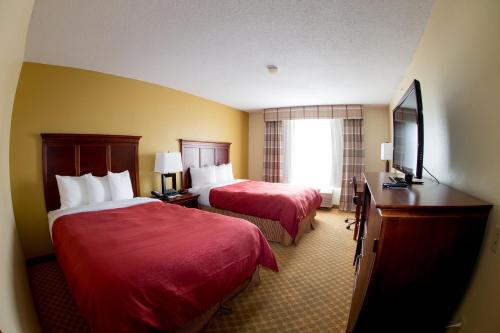 俄亥俄州马其顿丽怡酒店客房内的一张或多张床位