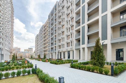 基辅18037 Designer apartments in the residential complex "Yaroslaviv Grad"的公寓大楼设有种有植物的庭院