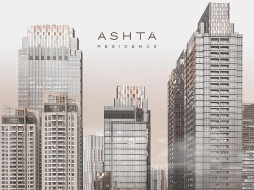 雅加达Ashta Residence的城市中一群高大的建筑