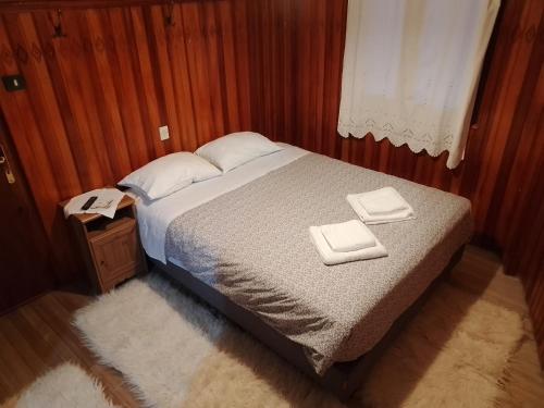阿尔卡麦索福酒店客房内的一张或多张床位