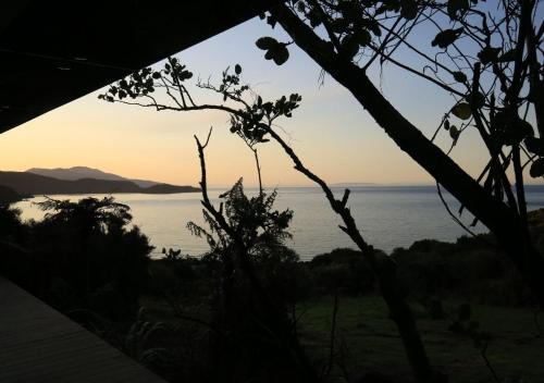 斯图尔特岛Tokoeka PurePod的日落时分欣赏海景