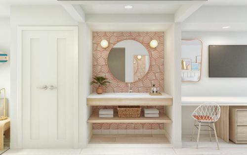 威尔伍德克拉斯特Madison Resort Wildwood Crest的一间带水槽和镜子的浴室