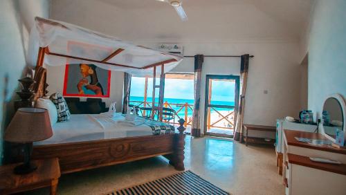 南威Zenobia Beach Resort的一间卧室设有一张床,享有海景