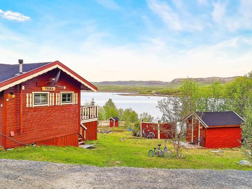 Karpbukt7 person holiday home in JARFJORD的湖畔小屋,自行车停放