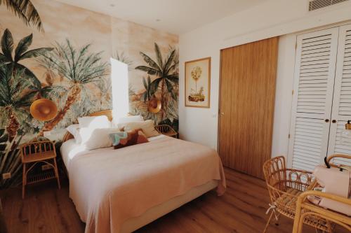 拉西约塔玫瑰茶酒店的卧室配有一张白色大床