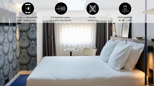 马赛Maison Juste的卧室配有白色的床和窗户。