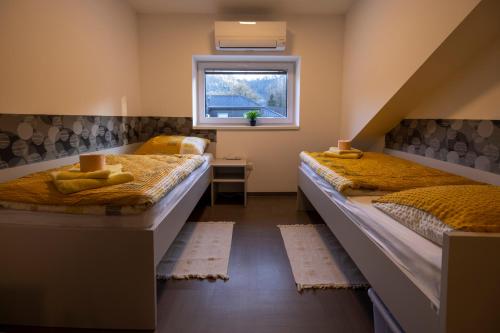 Hostel Limaks Celje客房内的一张或多张床位