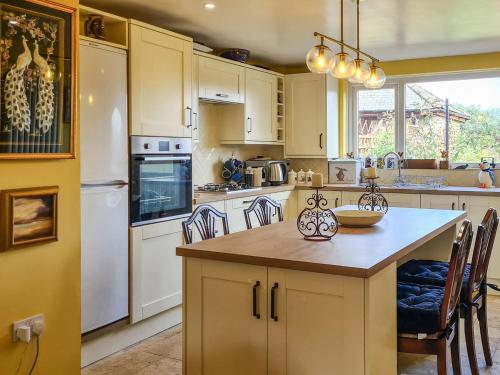 Whiteadder Cottage的厨房或小厨房