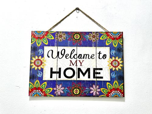 山打根Springfield 3-Storey Cheerful Townhouse #Yoyo Homestay的迎宾标志,欢迎我回家