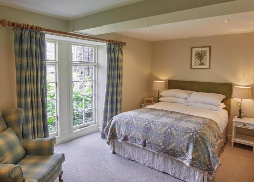 利夫顿The Arundell的一间卧室设有一张床和一个窗口