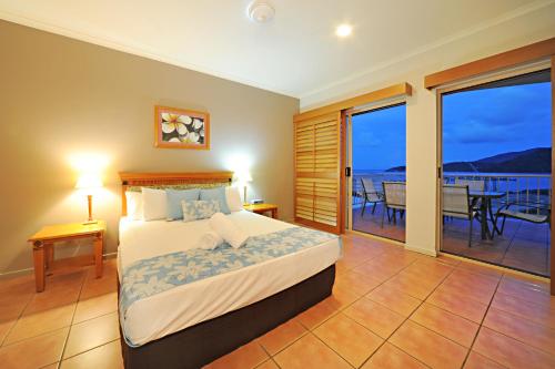 at Boathaven Bay Holiday Apartments客房内的一张或多张床位