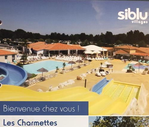 莱马特Camping Siblu les Charmettes的游泳池照片的拼贴画