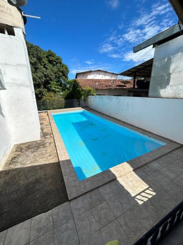 卡罗莱纳Casarão Central的一座房子后院的游泳池