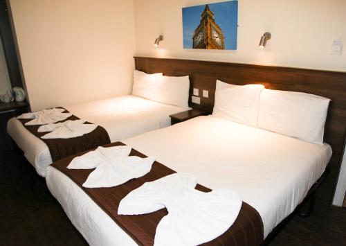 雅诗阁海德公园酒店客房内的一张或多张床位