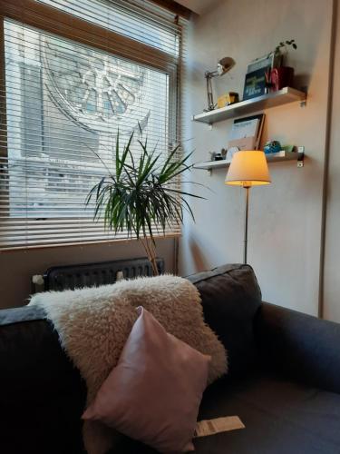 St Catherine - Sweet home - Bxl - Studio Apartment with city view的休息区