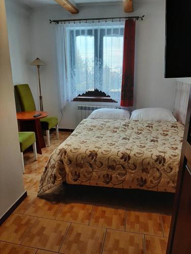 Kazkowa Koliba客房内的一张或多张床位
